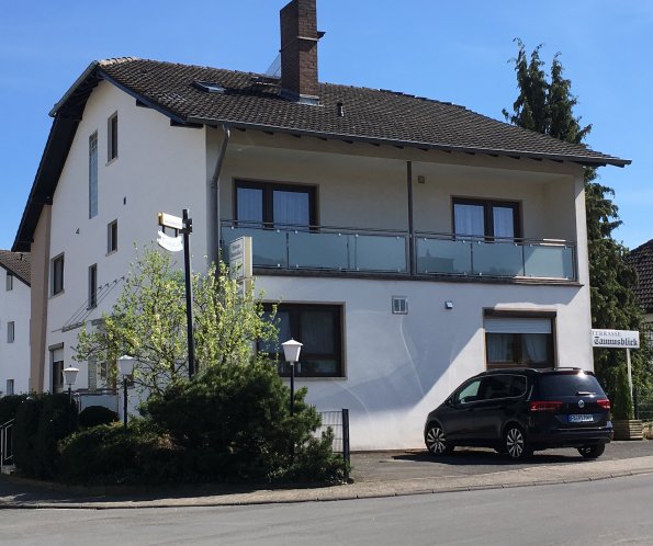 Pension Taunusblick Ferienwohnung und Apartment Außenansicht Pension Taunusblick in Rosbach v.d.H.